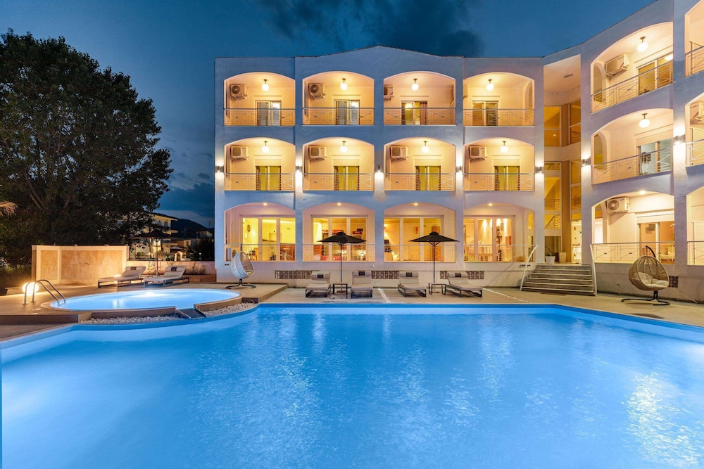 Stavros Beach Hotel 1/50