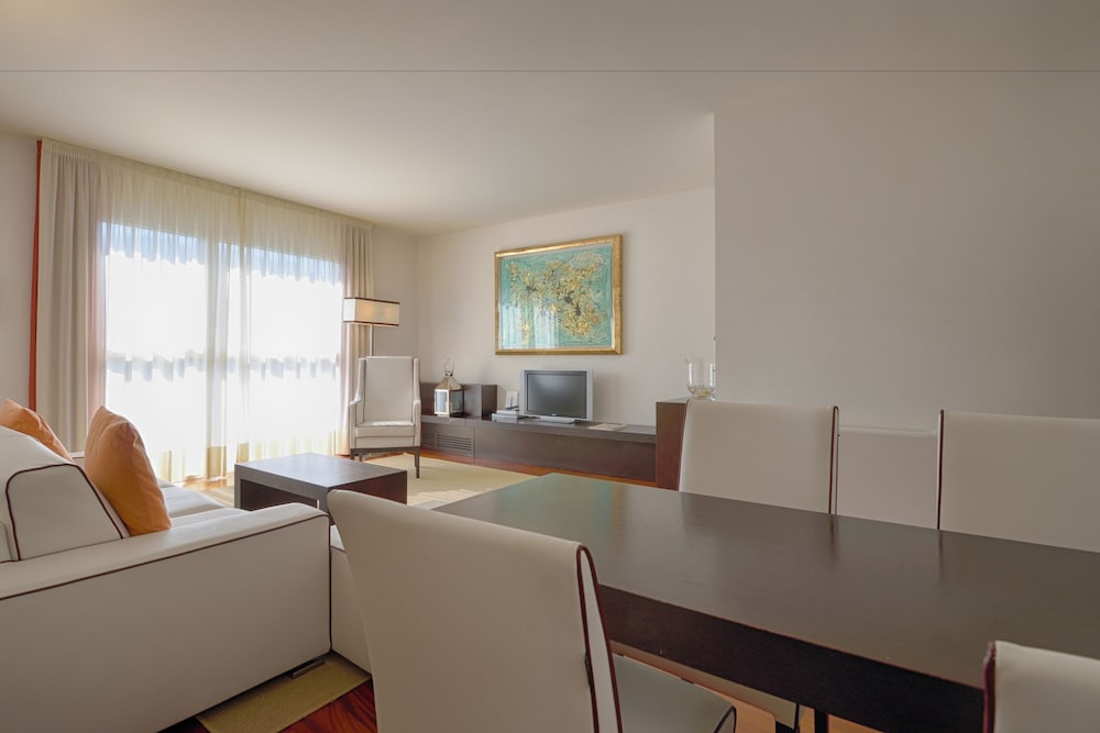 Eden Rock Resort 28/63