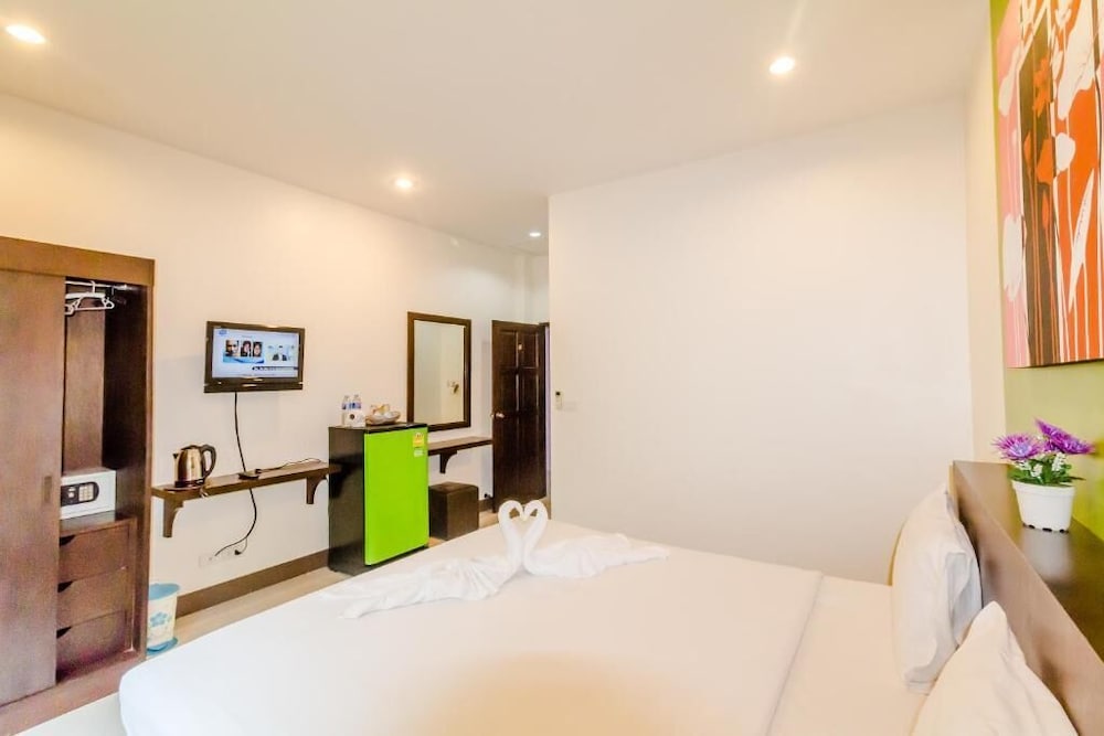 Baan Yuyen Karon Guesthouse 39/76