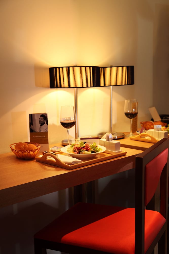 Mercure Hanoi La Gare Hotel 60/68