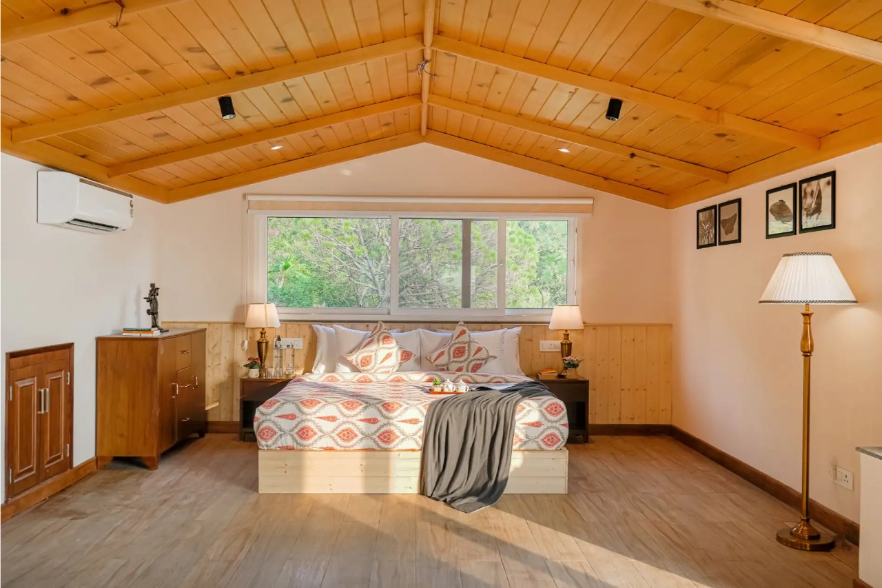 Elivaas Konifer Greyvine Hillside 9-BHK Retreat with Attic, Scenic Views, Garden & Outdoor Seating 12/18