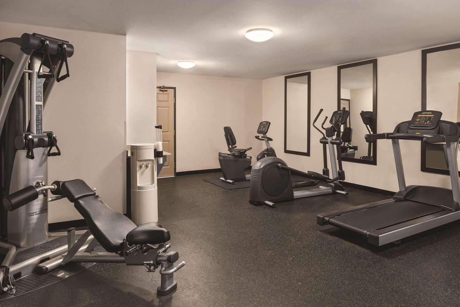 Country Inn & Suites By Radisson, Dubuque, IA 11/30