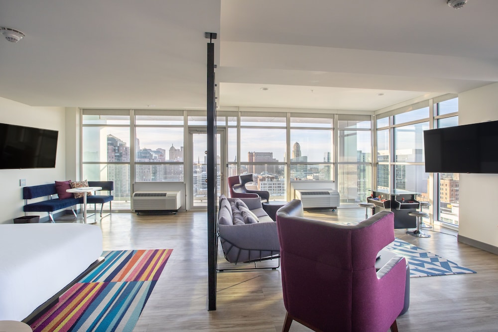 Aloft Buffalo Downtown 30/42