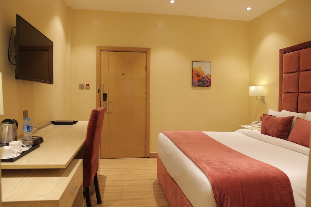 Bon Hotel Elvis 15/50