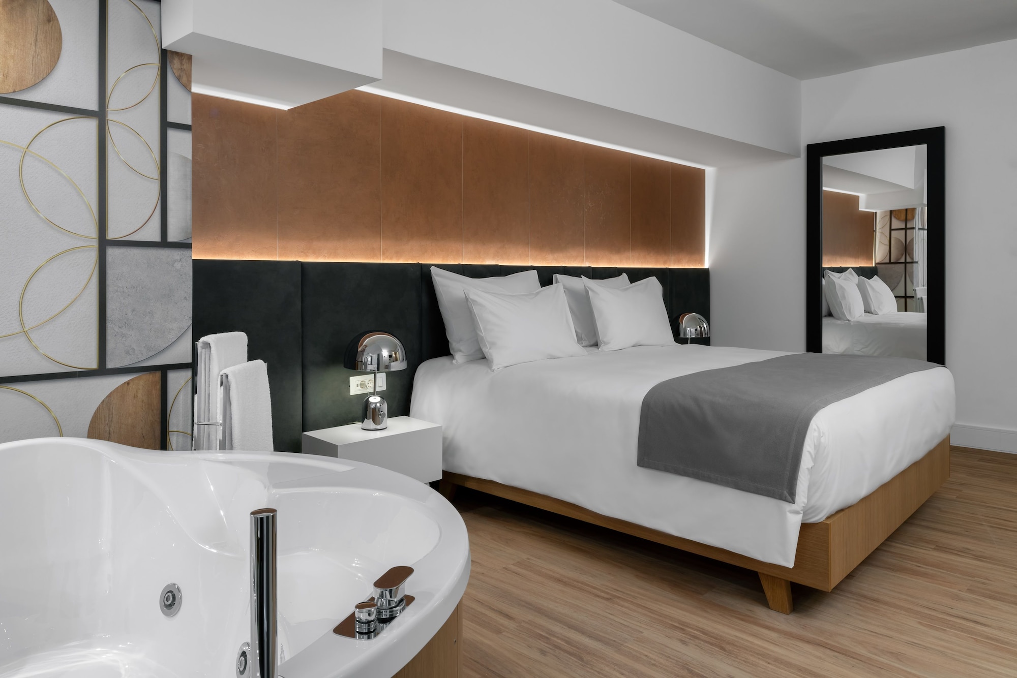 Junior Suite, Jetted Tub