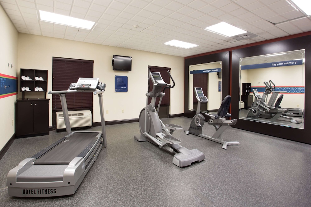 Hampton Inn and Suites Laurel, MS 31/45