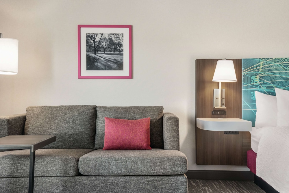 Hampton Inn Brooklyn Park, MN 20/36