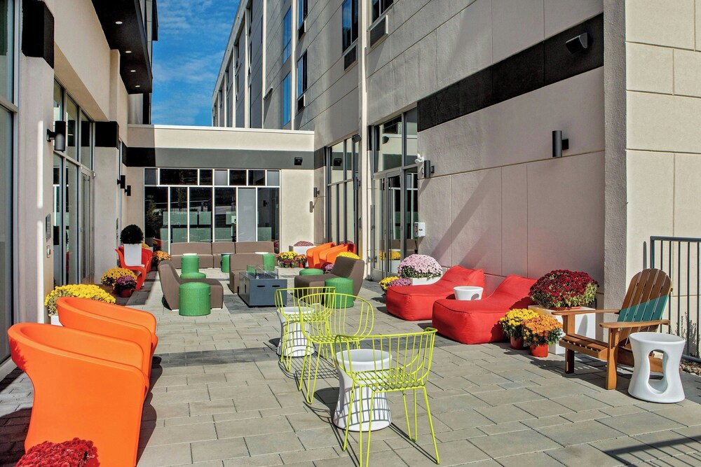 Aloft Framingham 37/59