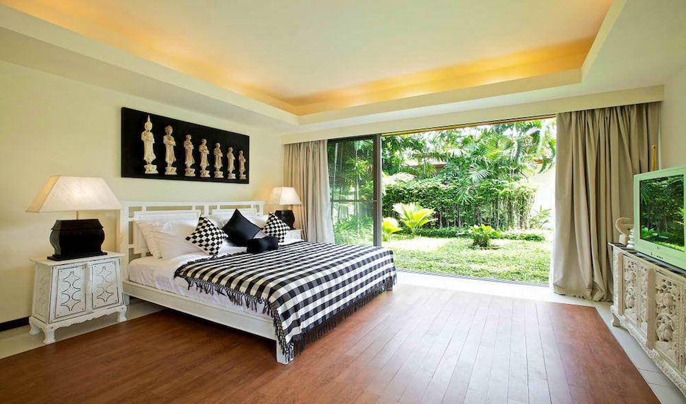 4 BEDROOMS, VILLA
