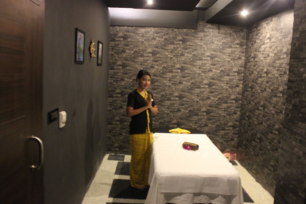 Hotel Hemaadri Grand 22/50