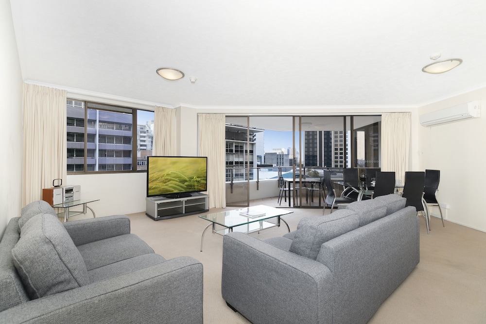 Astor Apartments 20/50