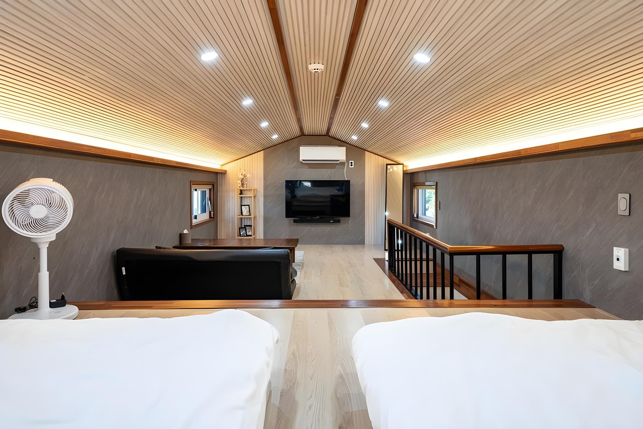 Gangneung Gyeongpo Cabin Pension 5/16