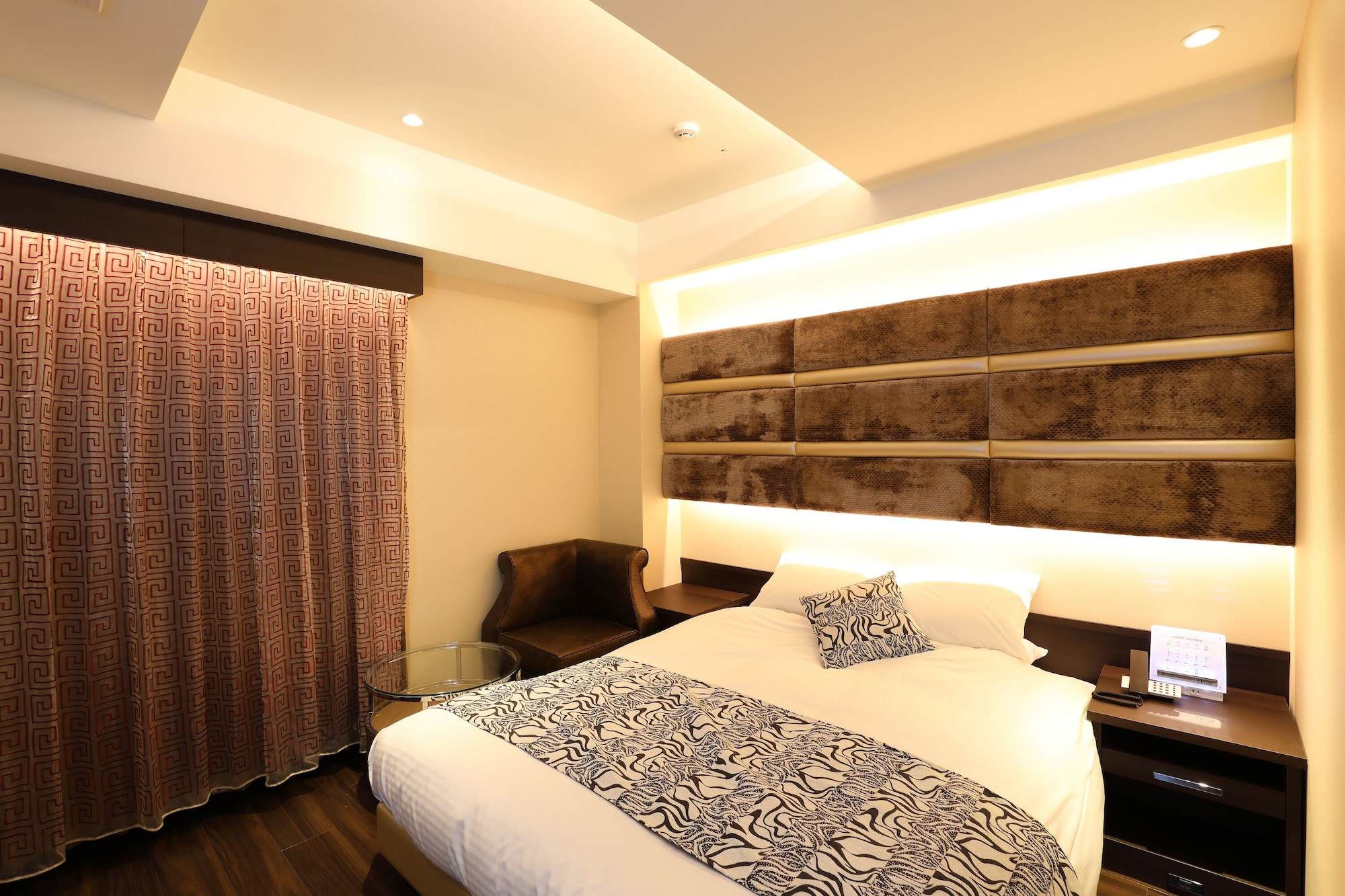 Superior, Queen Bed, Smoking
