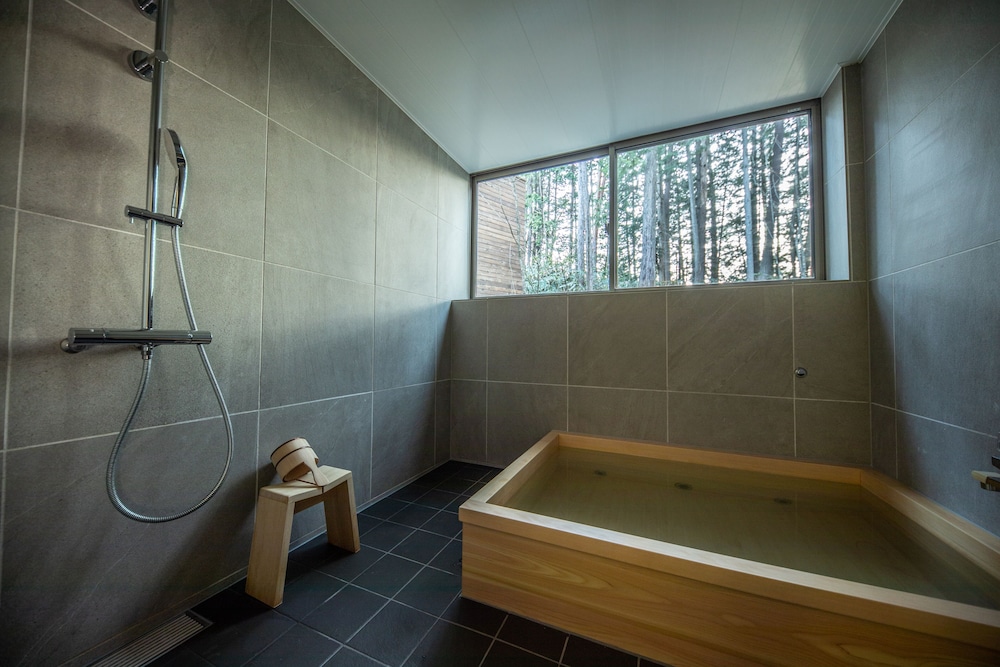 Auberge Hidanomori 50/50