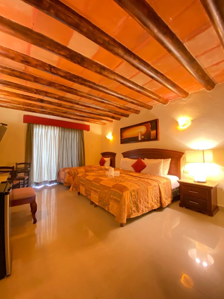 Hotel Suites El Campanario 9/39