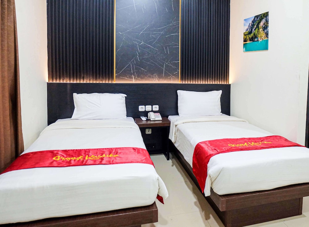 Hotel Grand Kartika 32/63