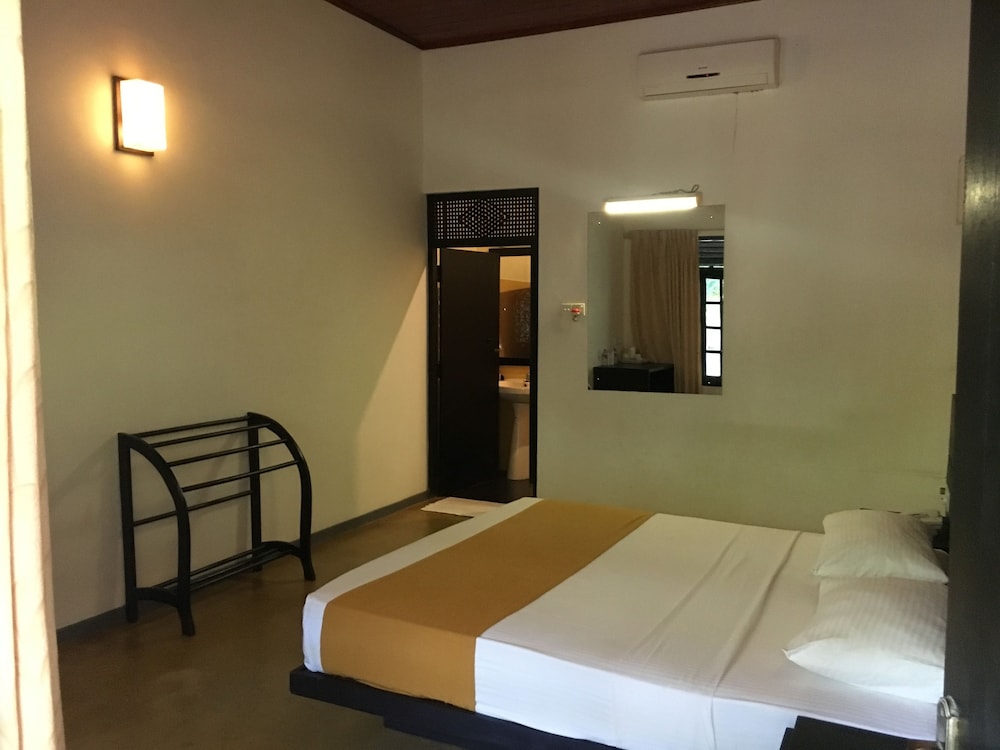 Lagoon Paradise Beach Resort 16/60