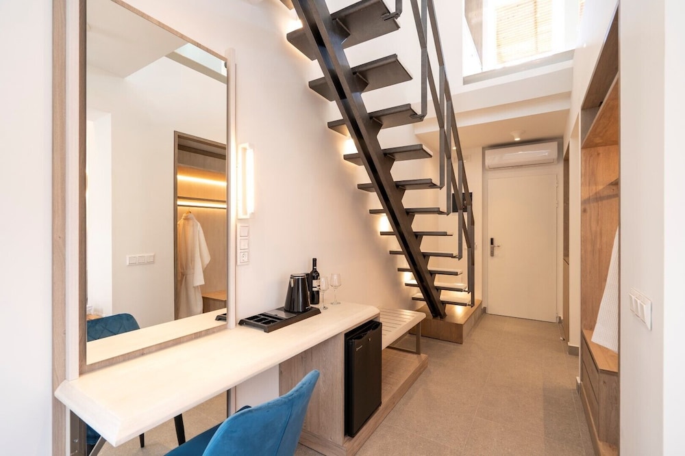 Mirablue Deluxe Residences 15/50