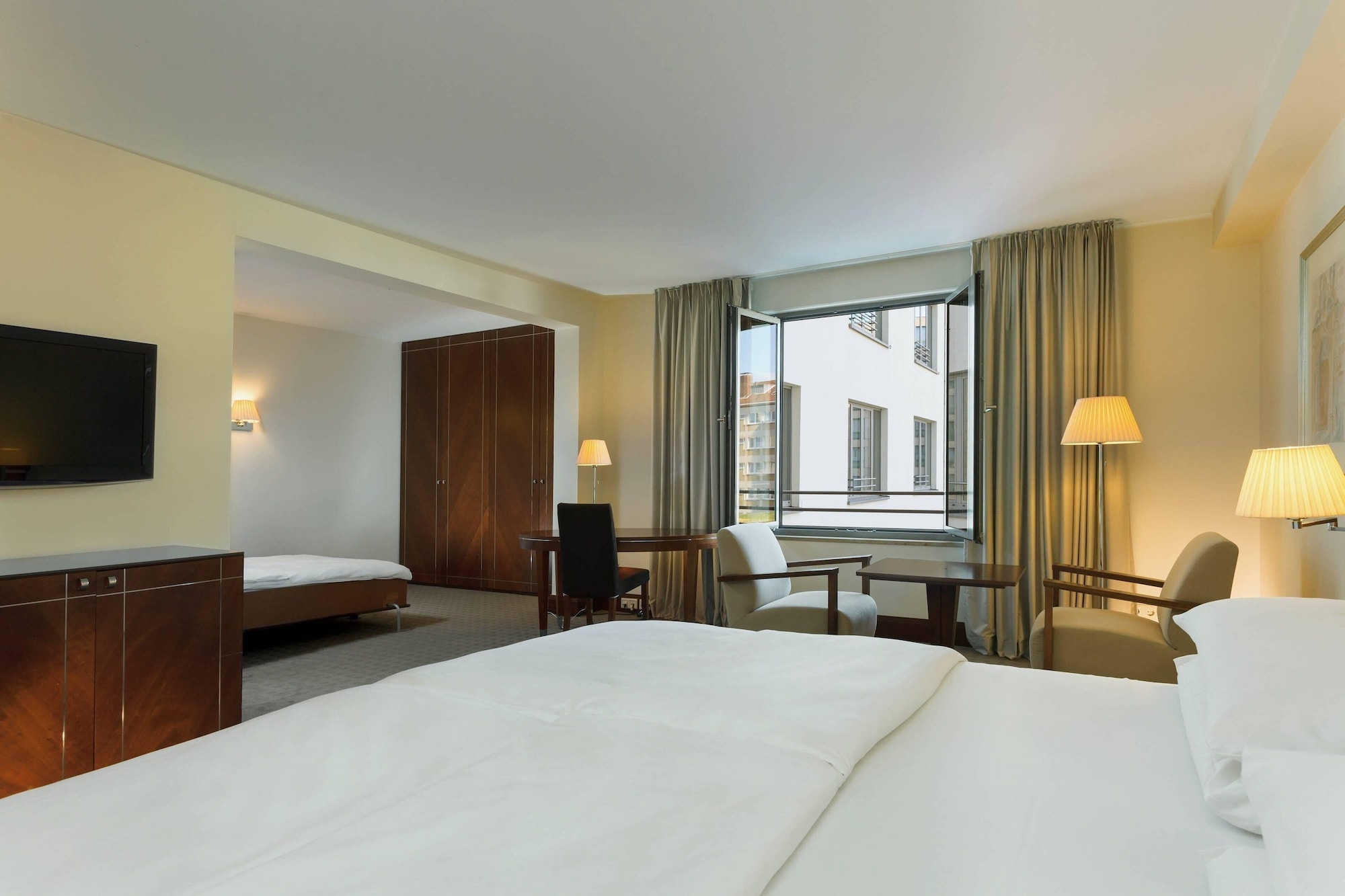 غرفة تنفيذية بسرير كينج، Sheraton Carlton Hotel Nuernberg 3/7