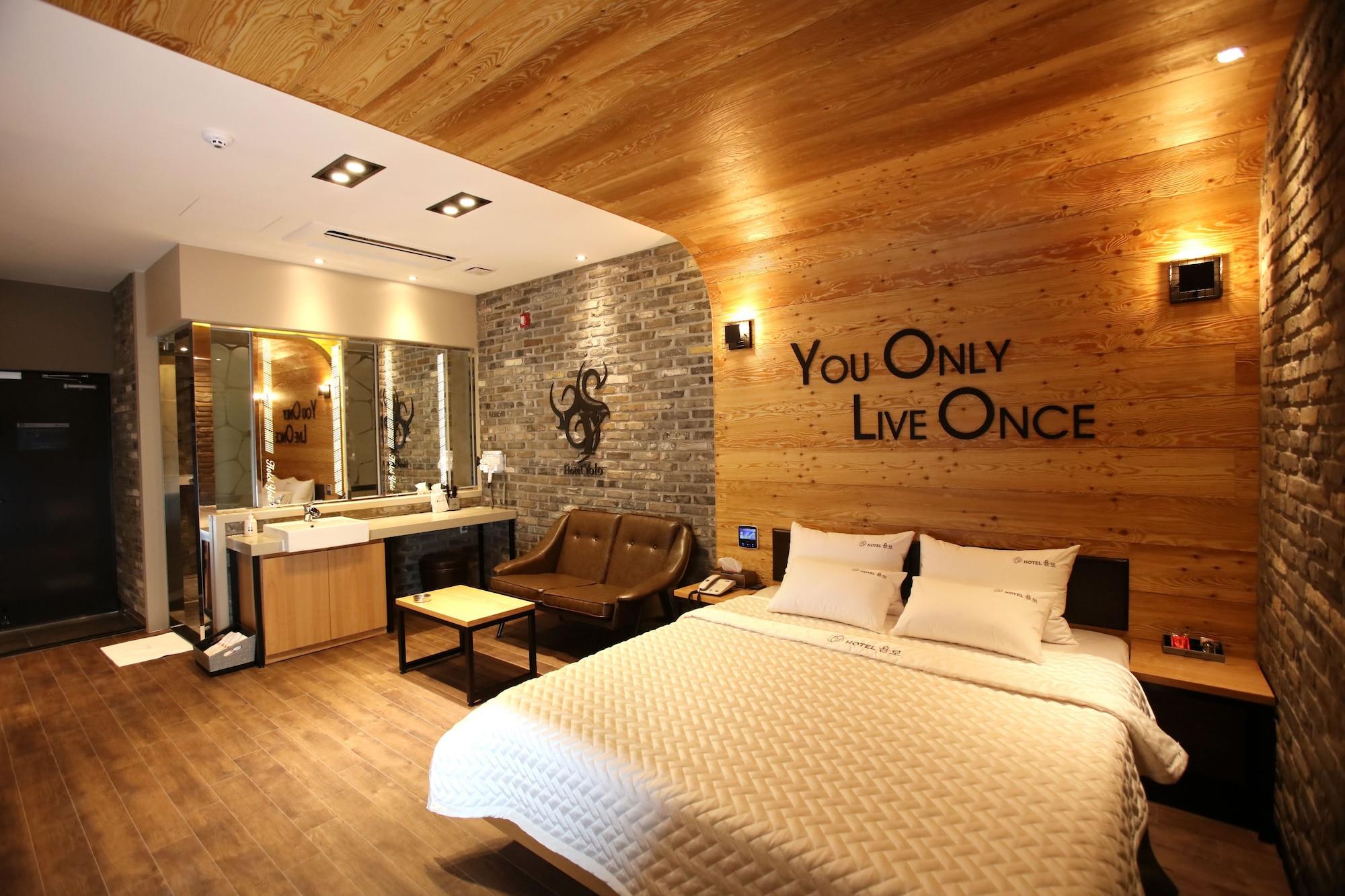 Hotel Yolo 5/53