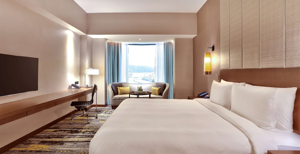 ROOM, KING BED