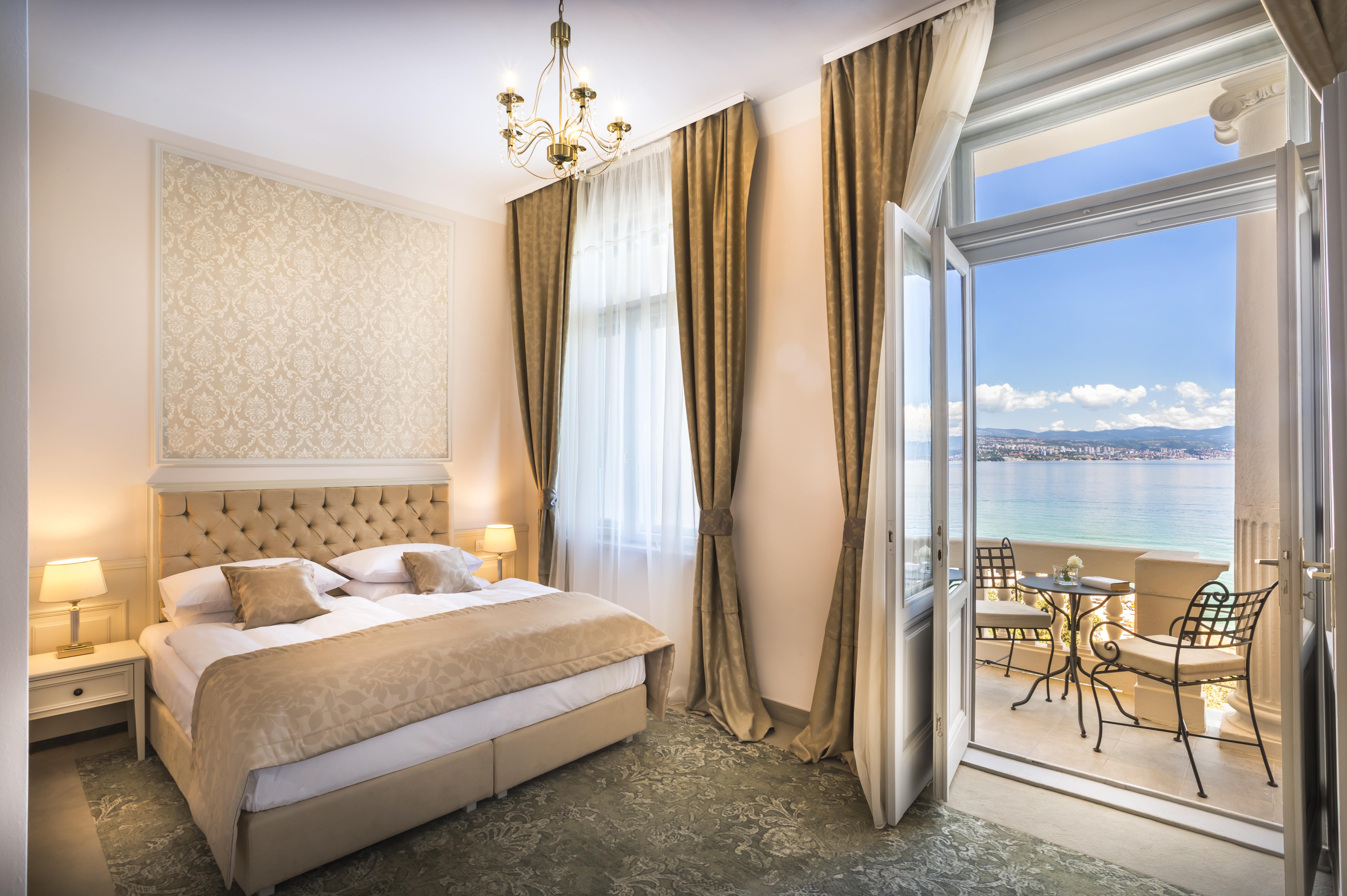 غرفة سوبيريور بإطلالة على البحر بشرفة، Hotel Bellevue 2/6