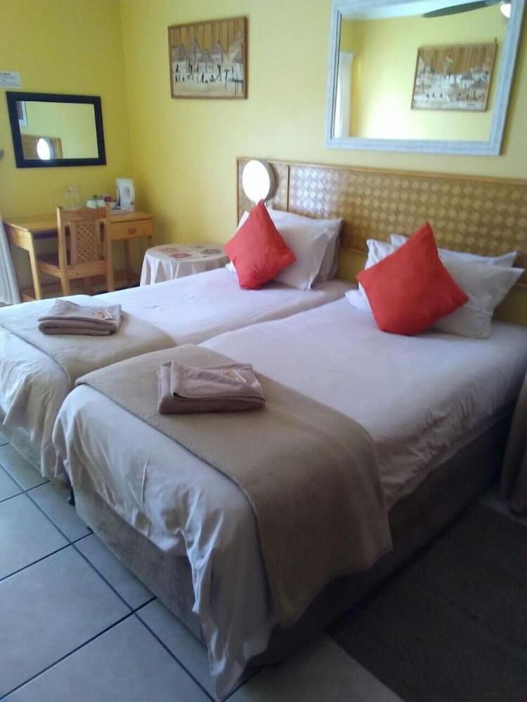 Flintstones Guest House Fourways 12/50