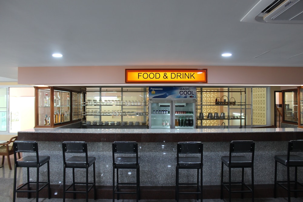 A.A. Pattaya Golden Beach Hotel 38/43