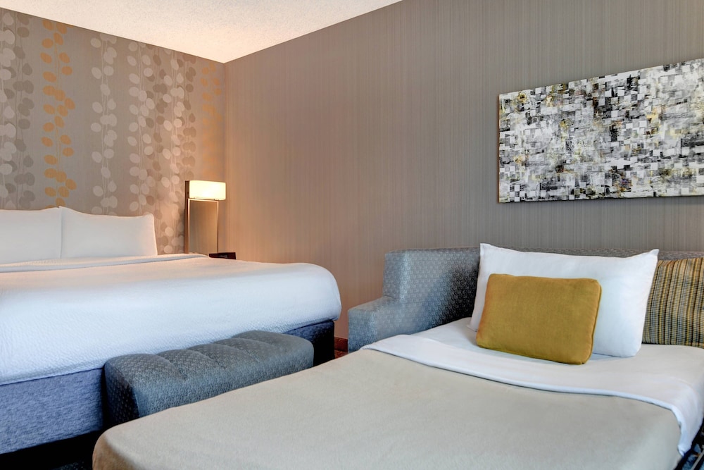 Courtyard By Marriott Old Pasadena 12/41
