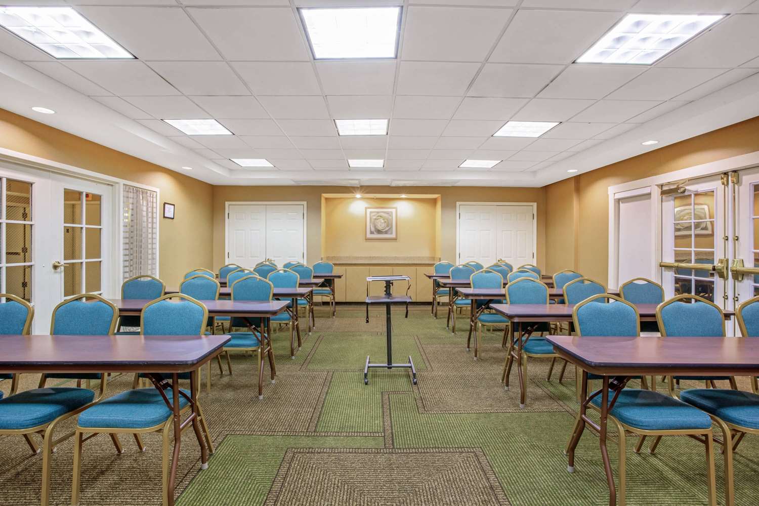 La Quinta Inn Suites Winston Salem 56/64