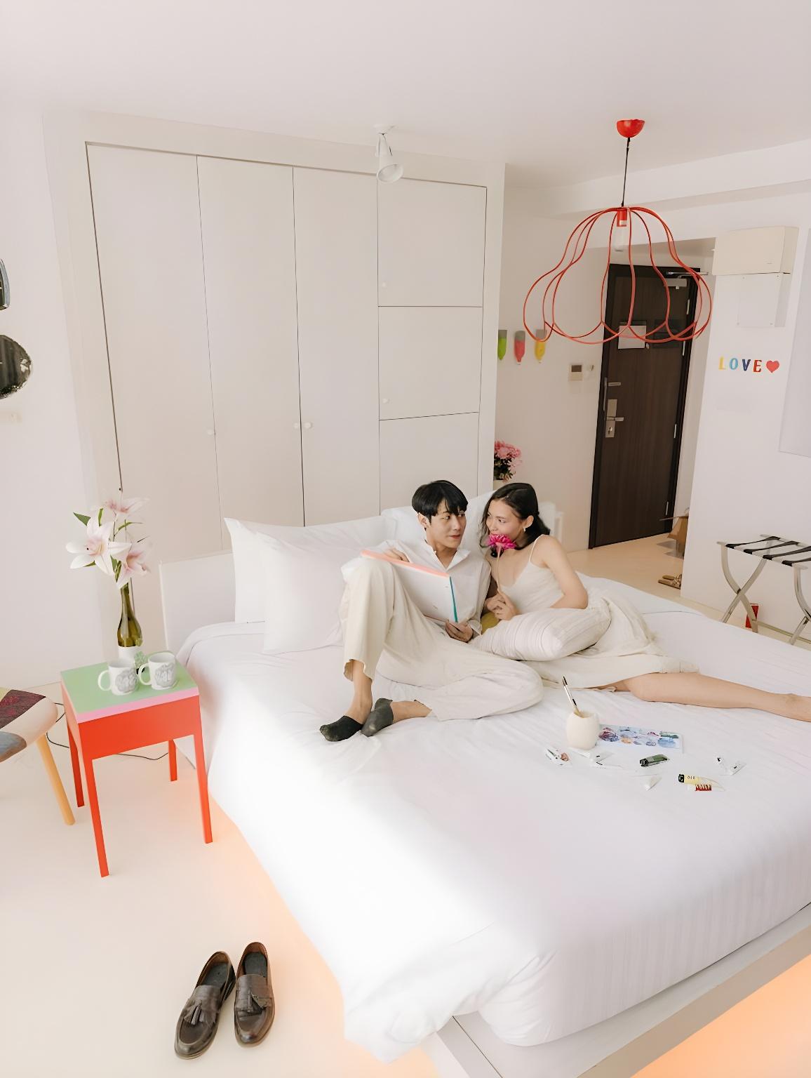 Signature, Artist, King Bed