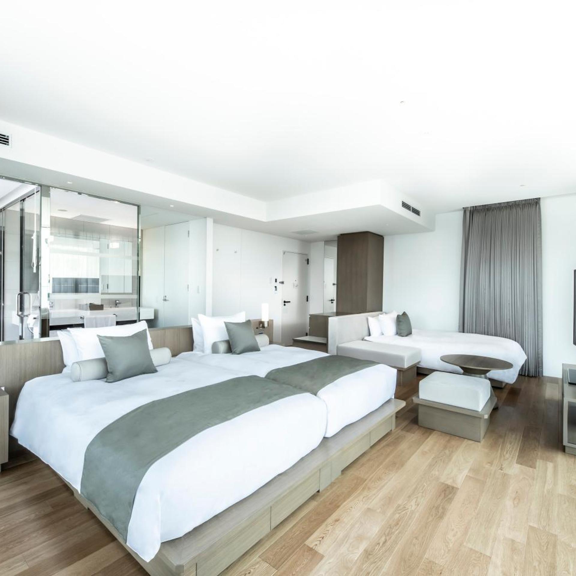 Room, Twin Beds, Balcony, Corner