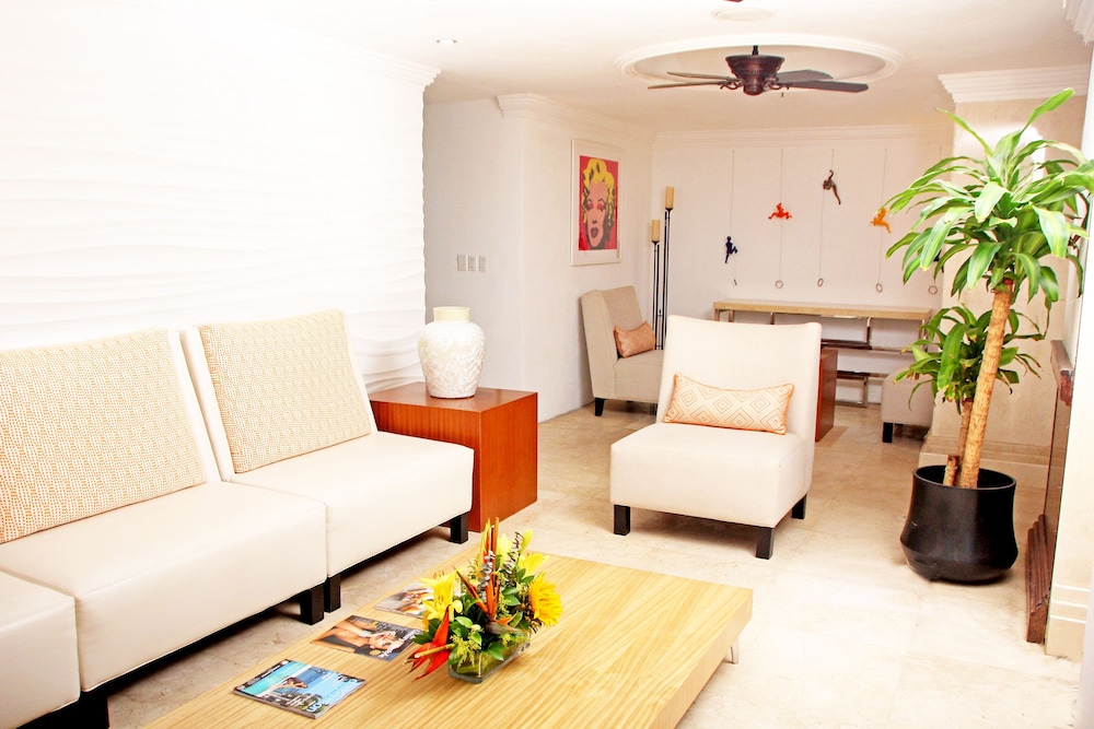 TRYP by Wyndham Aruba Adults Only Hotel 57/75