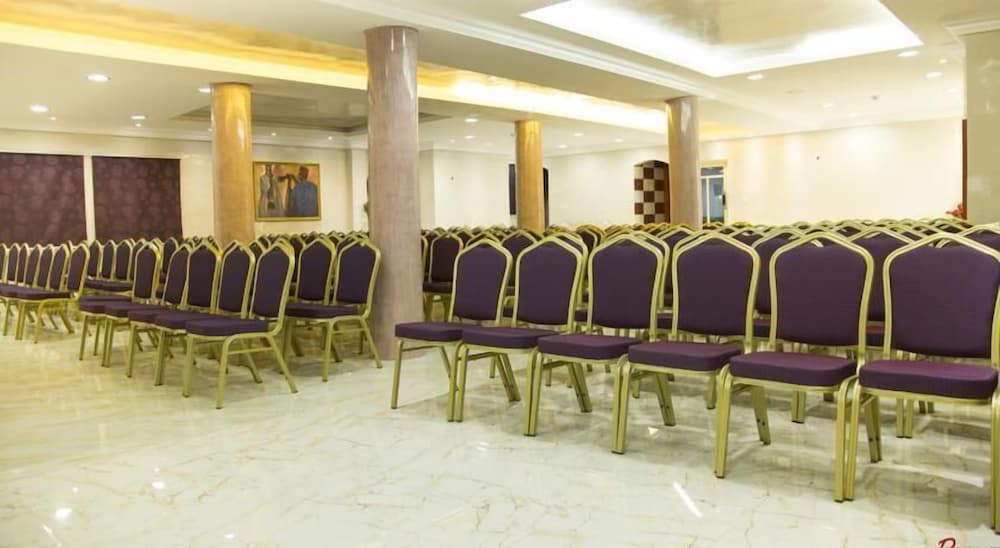 Petrus Hotels Royale 41/50