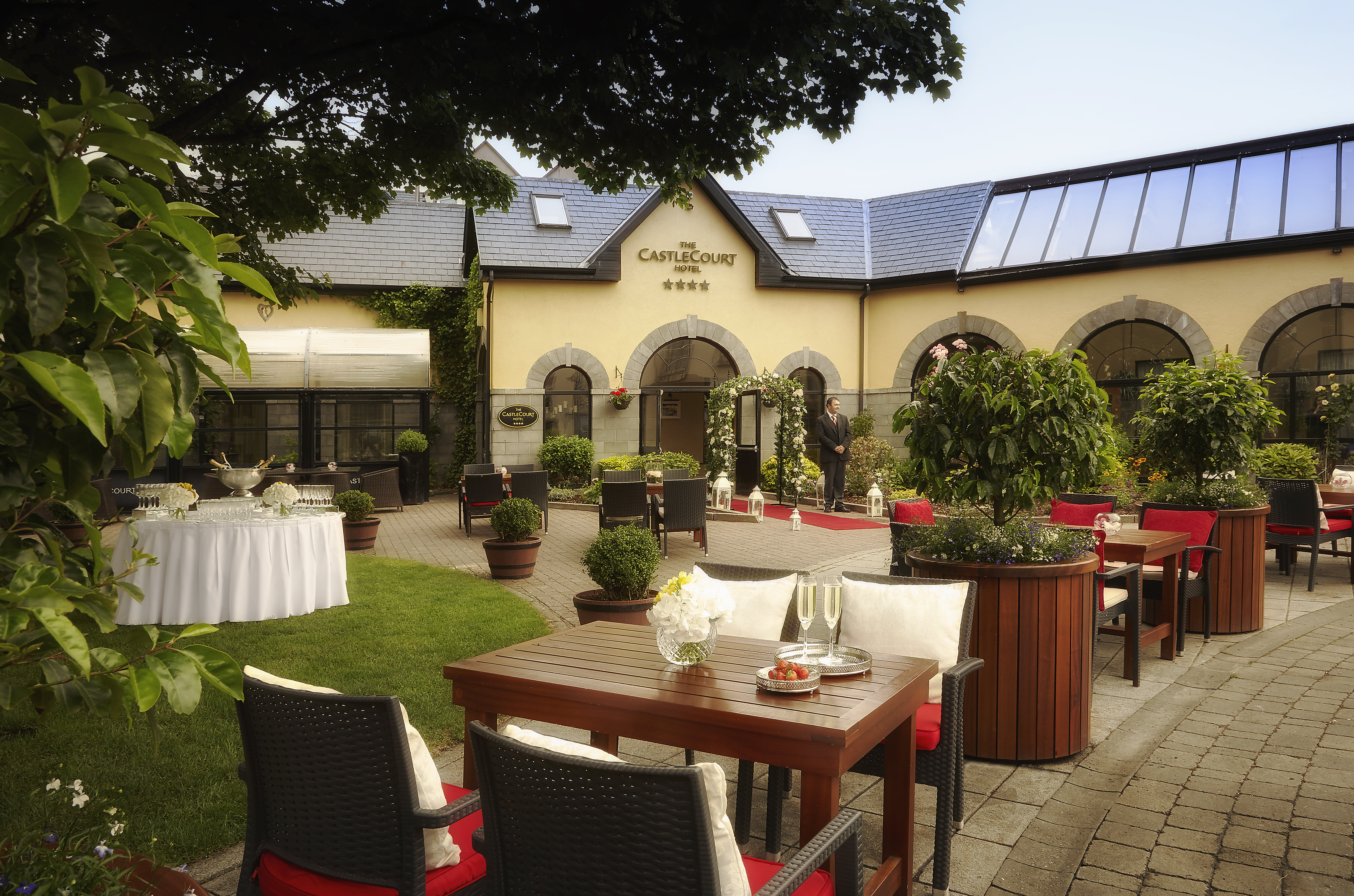 Castlecourt Hotel 36/54