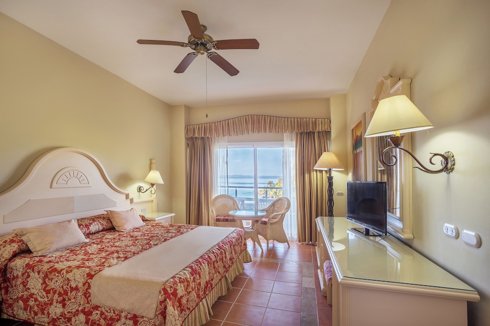 Eurostars Grand Cayacoa 12/50
