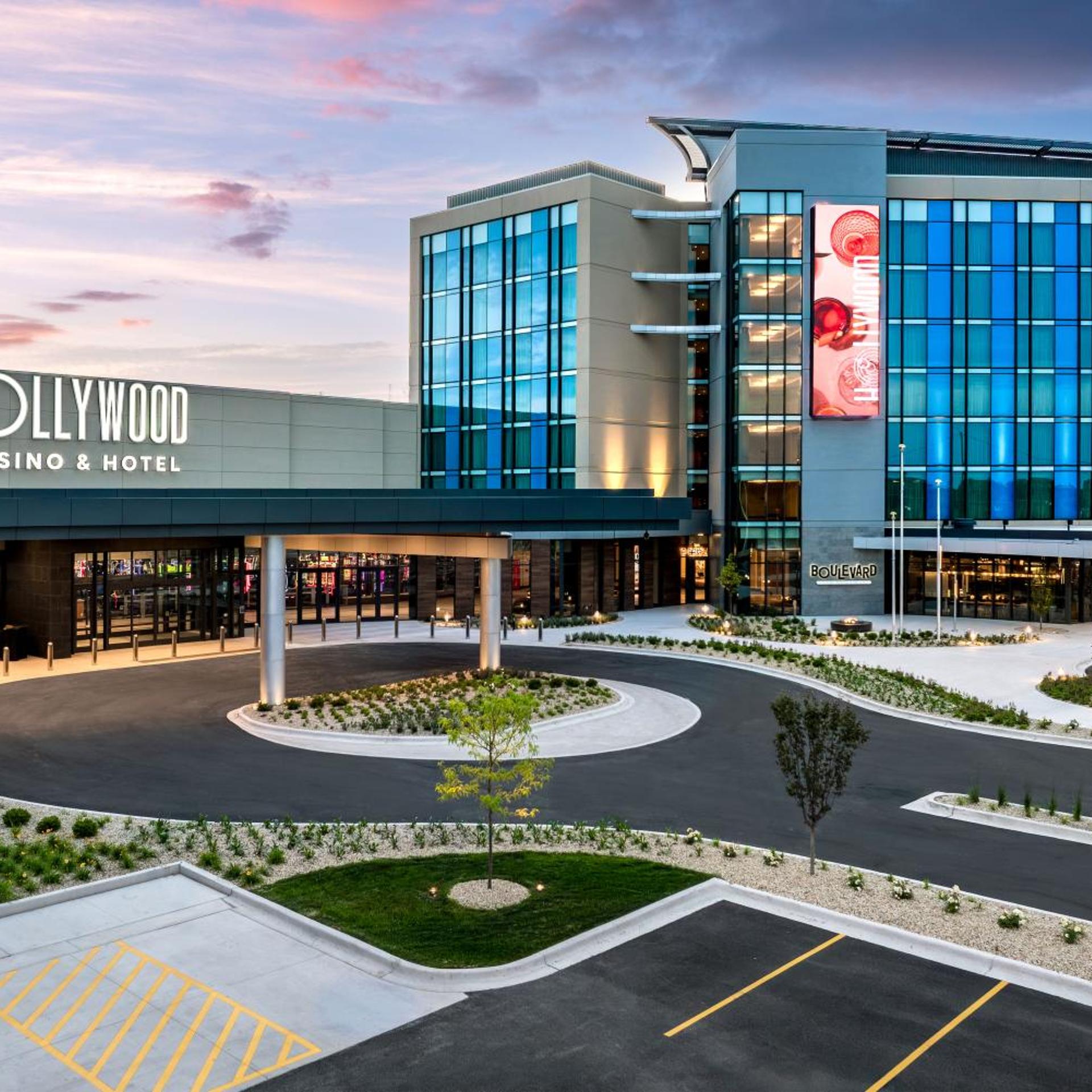 Hollywood Casino Aurora 27/32