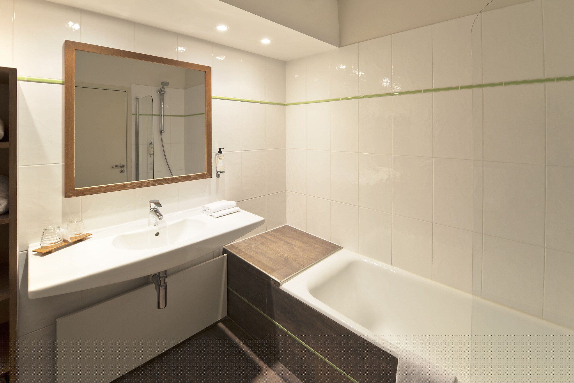 Superior, Queen Bed, Balcony, Best Western Plus Loree Paris Sud 4/6