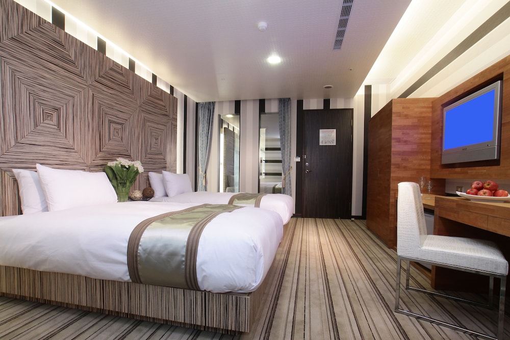 CLASSIC, TWIN BEDS, NO WINDOW