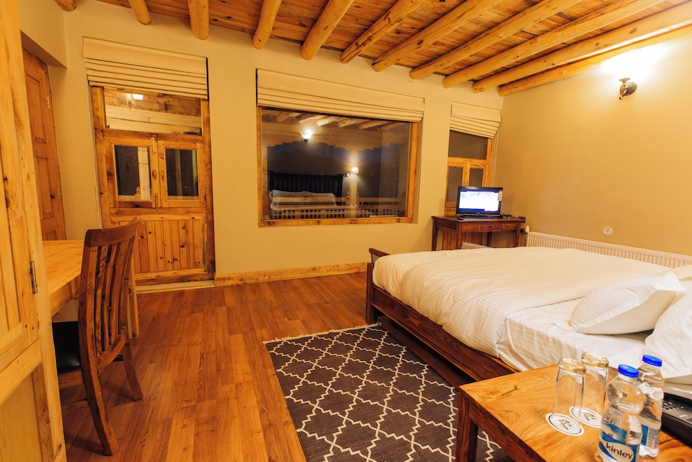 Ladakh Sarai Resort 6/17