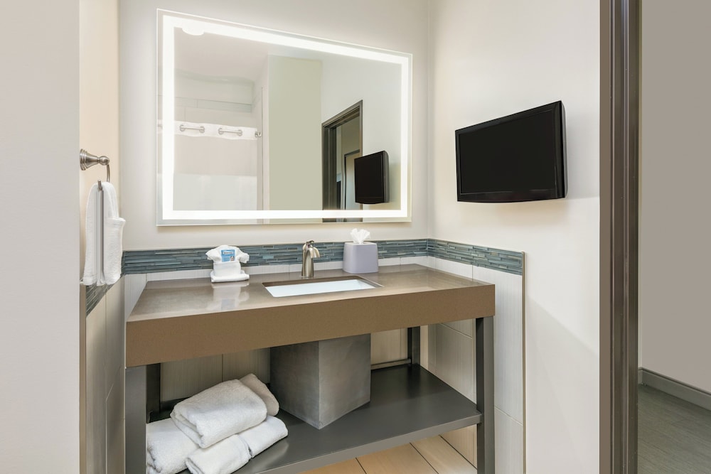 Holiday Inn Express Hotel Suites Amarillo West 63/71