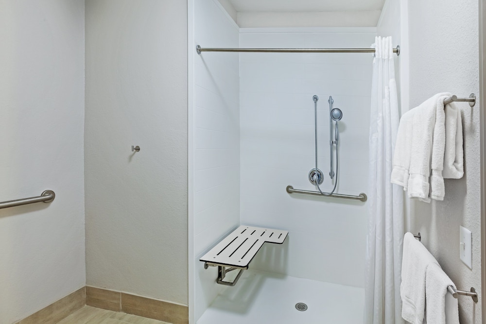 Holiday Inn Express Hotel And Suites Dallas Lewisville 14/69