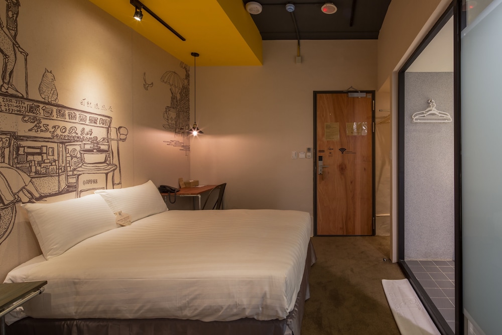 Standard, Quadruple, 2 Double Beds, No Window