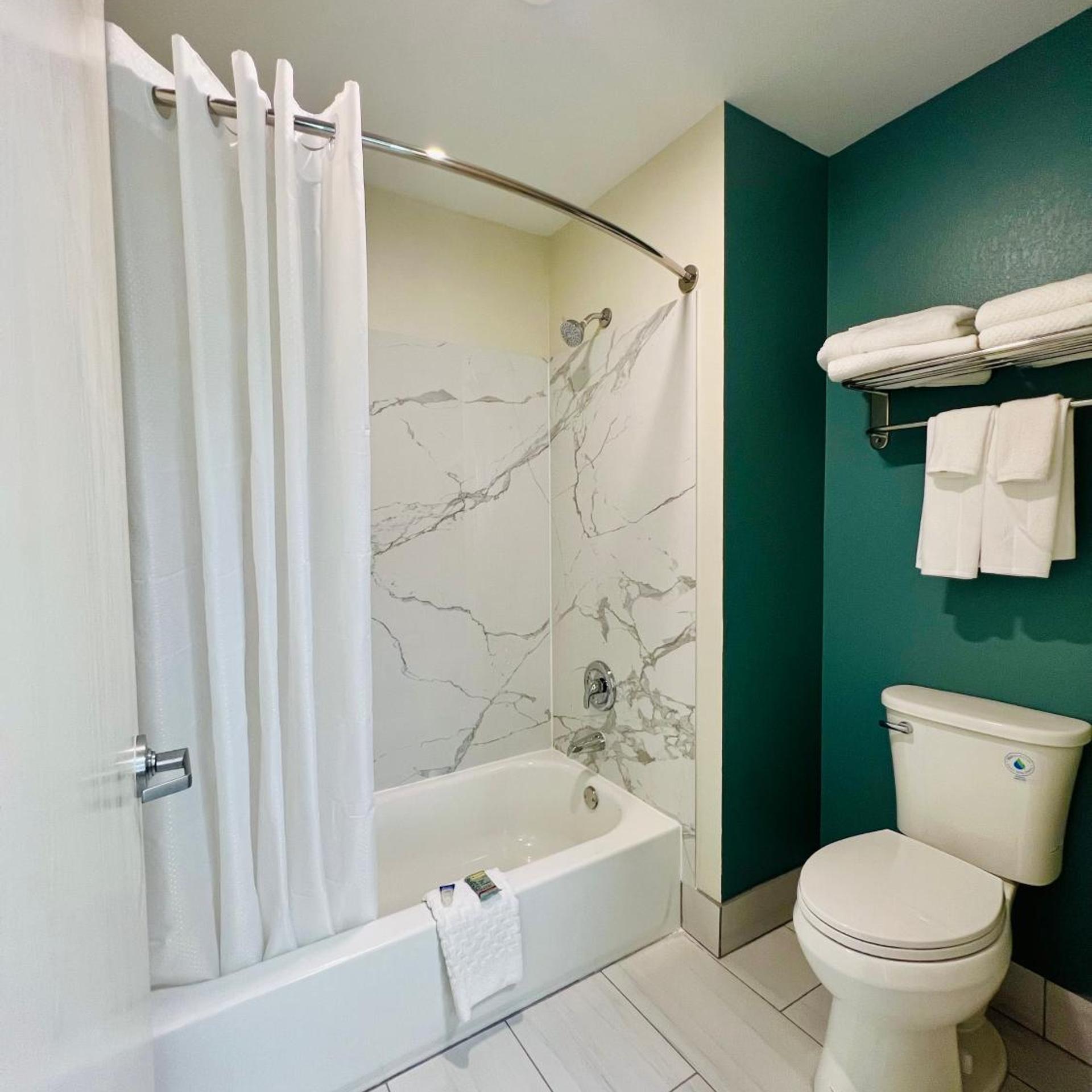 غرفة رباعية بسريرين كوين، Sleep Inn & Suites Wisconsin Dells - Lake Delton 3/4
