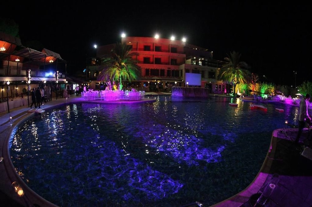 Pineland Hotel & Health Resort in Btebyat
