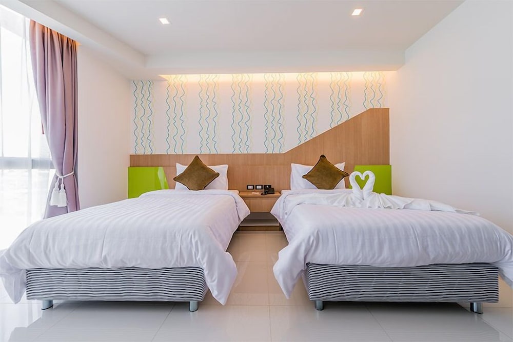 42C The Chic Hotel 7/49