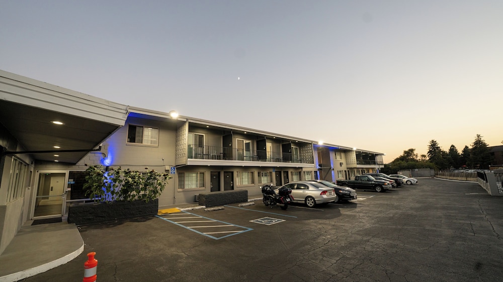 Seaside Inn & Suites 31/43