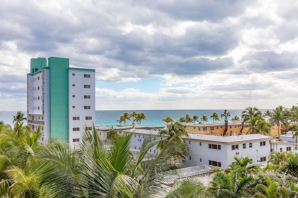 CH Luxury Condos & Studios On The Beach 10/50
