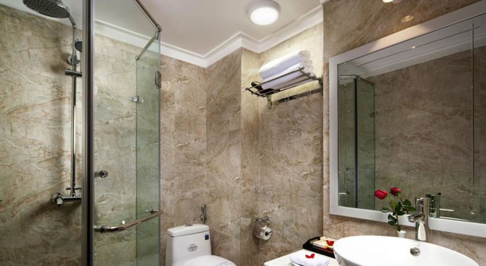 Golden Moon Suite Hotel 14/62