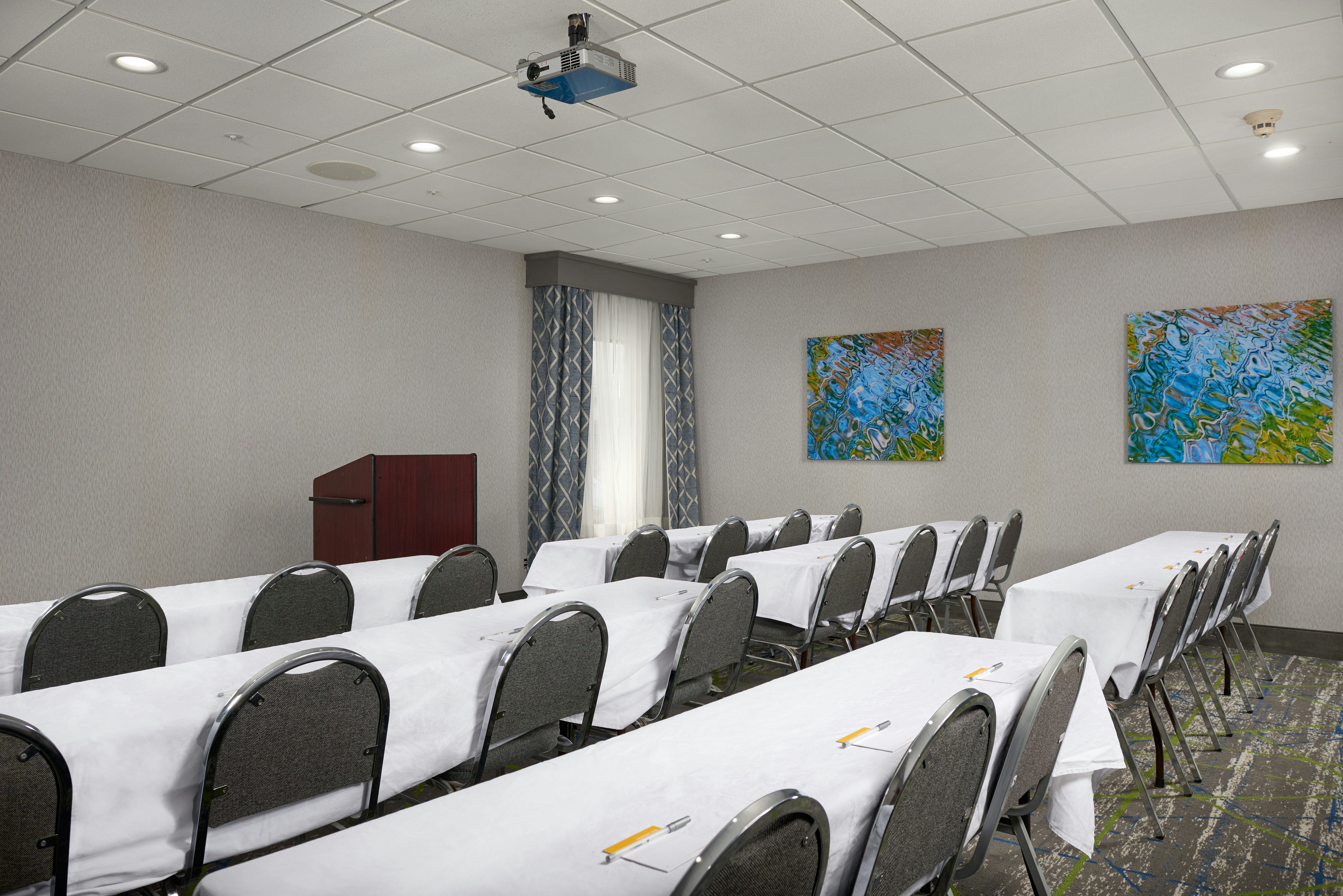 Hampton Inn Niagara Falls 24/28
